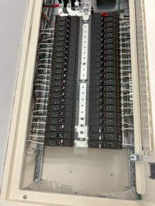 万博イギリス館-エアカーテン6台増設に伴う電気工事 引き込み後